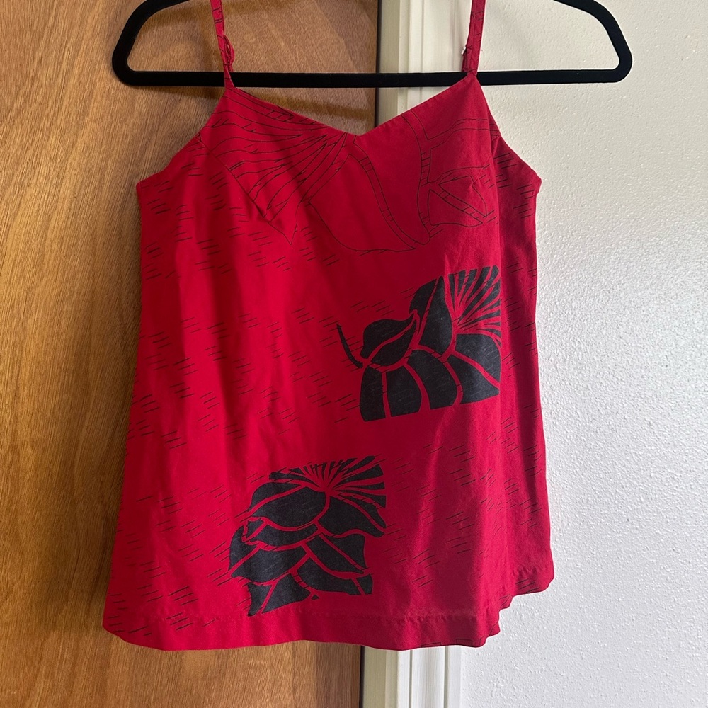 Red and black Lehua print Sig Zane top